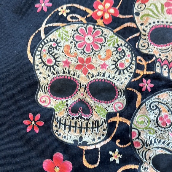 Black skull tank - Picture 3 of 4